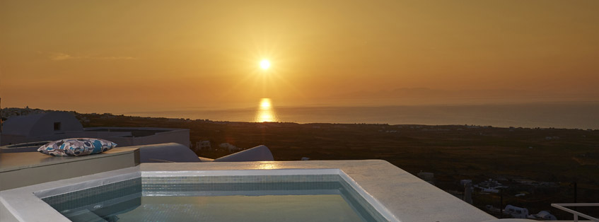 Honeymoon Suite with outdoor heated Jacuzzi